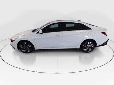 2025 Hyundai Elantra - Photo 4