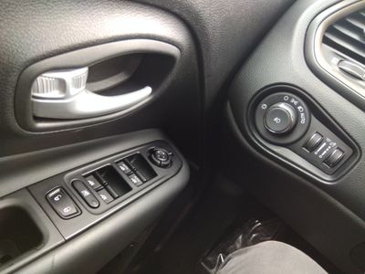 2023 Jeep Renegade - Photo 26