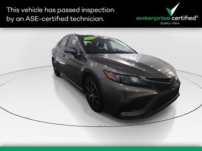 2024 Toyota Camry SE Auto — front three-quarter view