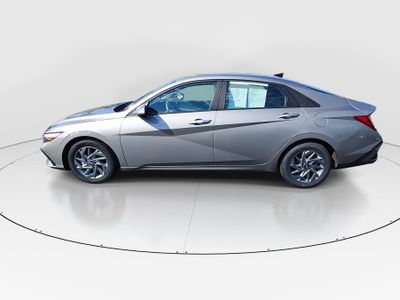 2024 Hyundai Elantra - Photo 4