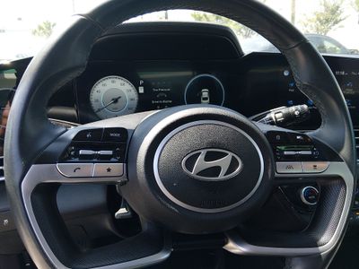 2025 Hyundai Elantra — photo 12 view