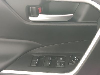 2025 Toyota RAV4 - Photo 17