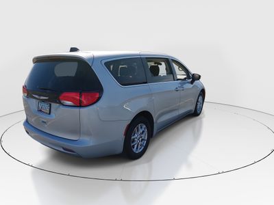 2023 Chrysler Voyager - Photo 7