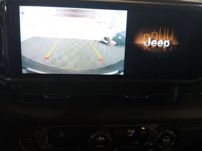 2024 Jeep Wrangler - Photo 17