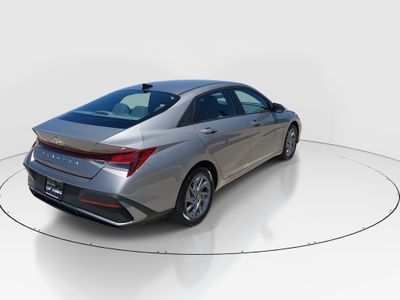 2024 Hyundai Elantra - Photo 7