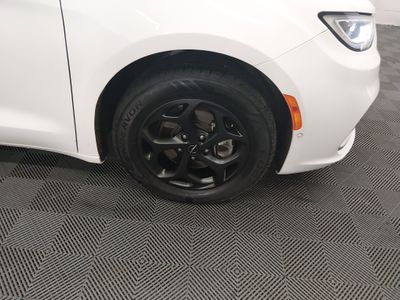 2024 Chrysler Pacifica - Photo 10