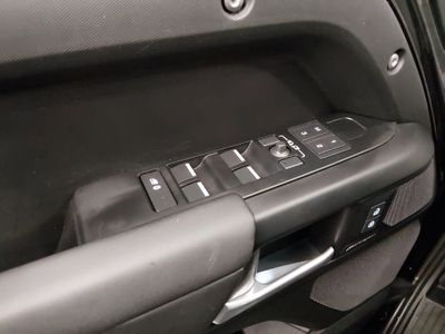 2025 Land Rover Defender - Photo 13