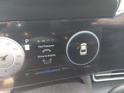 2025 Hyundai Elantra — photo 14 view