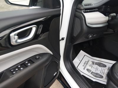 2025 Jeep Compass - Photo 13