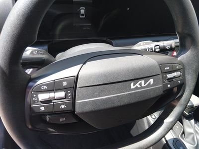 2025 Kia K4 — photo 12 view