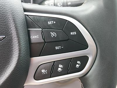 2023 Chrysler Pacifica — photo 20 view