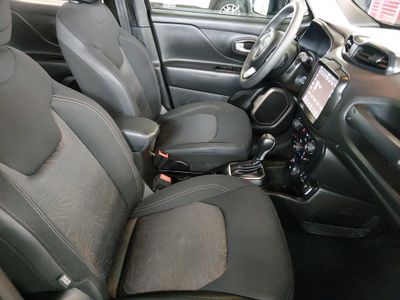 2023 Jeep Renegade - Photo 12
