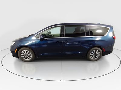 2022 Chrysler Pacifica — interior view