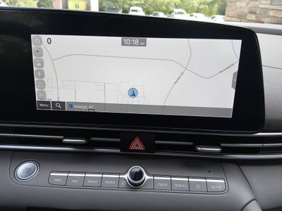2024 Hyundai Elantra - Photo 17