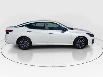 2025 Nissan Altima - Photo 8