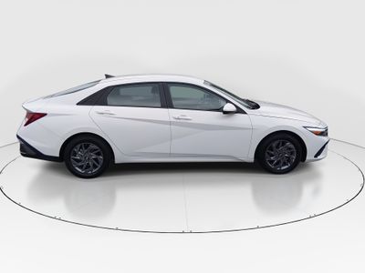 2024 Hyundai Elantra - Photo 8