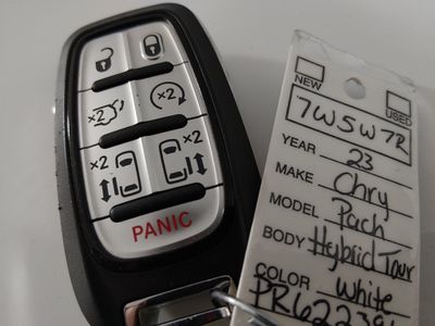 2023 Chrysler Pacifica — photo 15 view