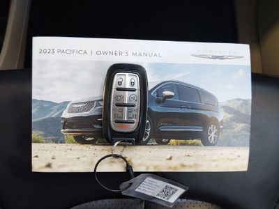 2023 Chrysler Pacifica — photo 15 view