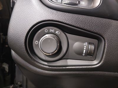 2023 Jeep Renegade - Photo 13