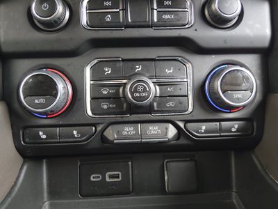 2024 Chevrolet Suburban - Photo 18