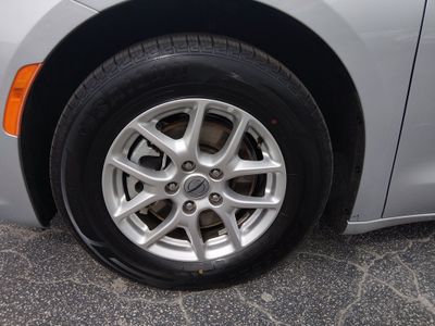 2023 Chrysler Pacifica — photo 10 view
