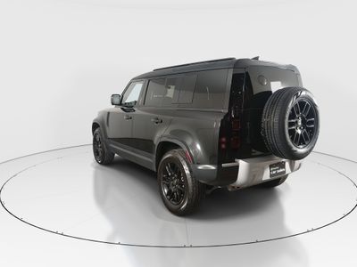 2025 Land Rover Defender — detail view
