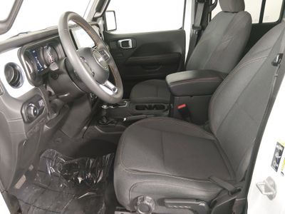2025 Jeep Wrangler - Photo 19