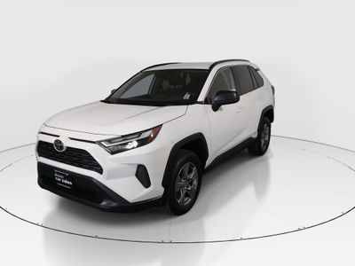 2025 Toyota RAV4 - Photo 3