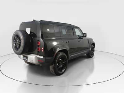 2025 Land Rover Defender — photo 7 view