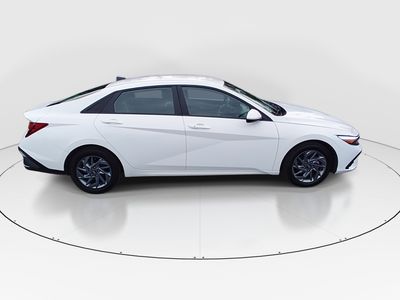 2024 Hyundai Elantra - Photo 8
