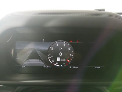 2025 Land Rover Defender — photo 14 view
