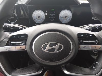 2025 Hyundai Elantra - Photo 12