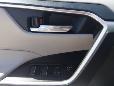 2024 Toyota RAV4 - Photo 17