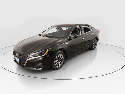 2025 Nissan Altima - Photo 3
