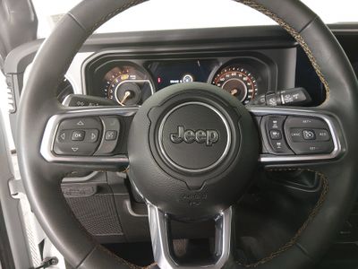 2025 Jeep Wrangler - Photo 12