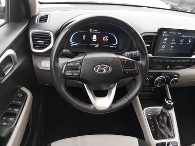 2025 Hyundai Venue — photo 17 view