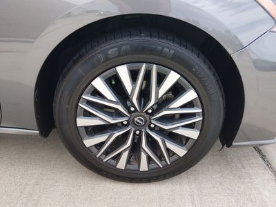 2024 Nissan Altima — photo 10 view
