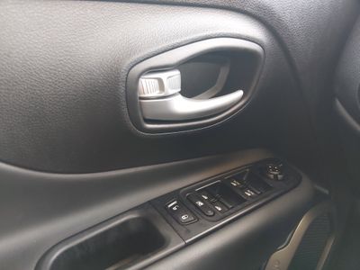 2023 Jeep Renegade - Photo 19