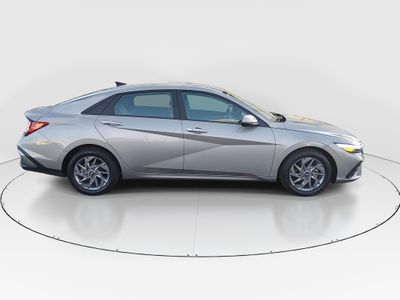 2024 Hyundai Elantra - Photo 8