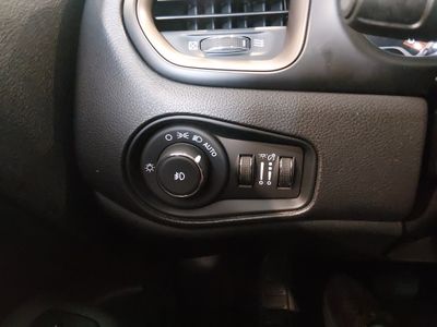 2023 Jeep Renegade - Photo 13