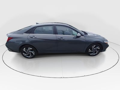 2025 Hyundai Elantra - Photo 8