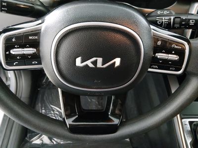 2023 Kia Sorento — photo 12 view