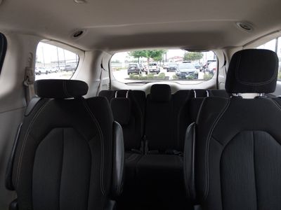 2023 Chrysler Voyager - Photo 17
