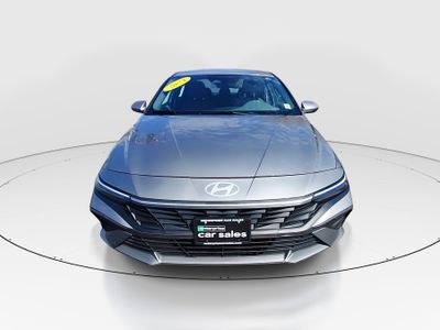 2024 Hyundai Elantra - Photo 2