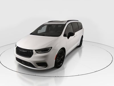 2025 Chrysler Pacifica - Photo 3