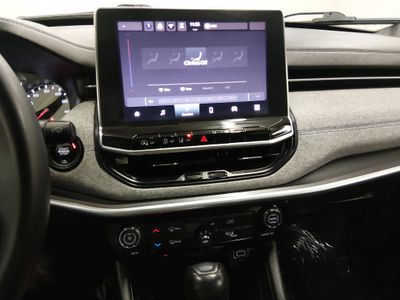2024 Jeep Compass - Photo 13