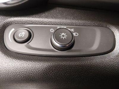 2025 Chevrolet Trax - Photo 13
