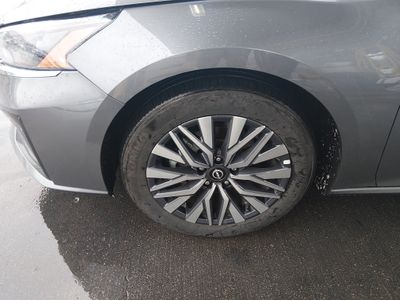 2025 Nissan Altima — photo 10 view