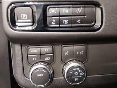 2025 GMC Yukon XL - Photo 13