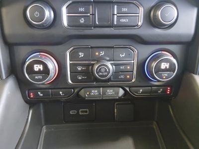 2024 Chevrolet Suburban - Photo 19